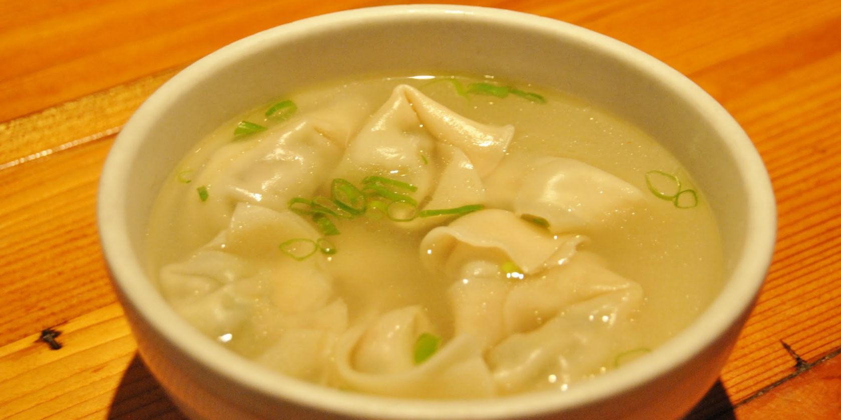 A24. 菜肉大馄饨 	Shanghai Won Ton Soup
