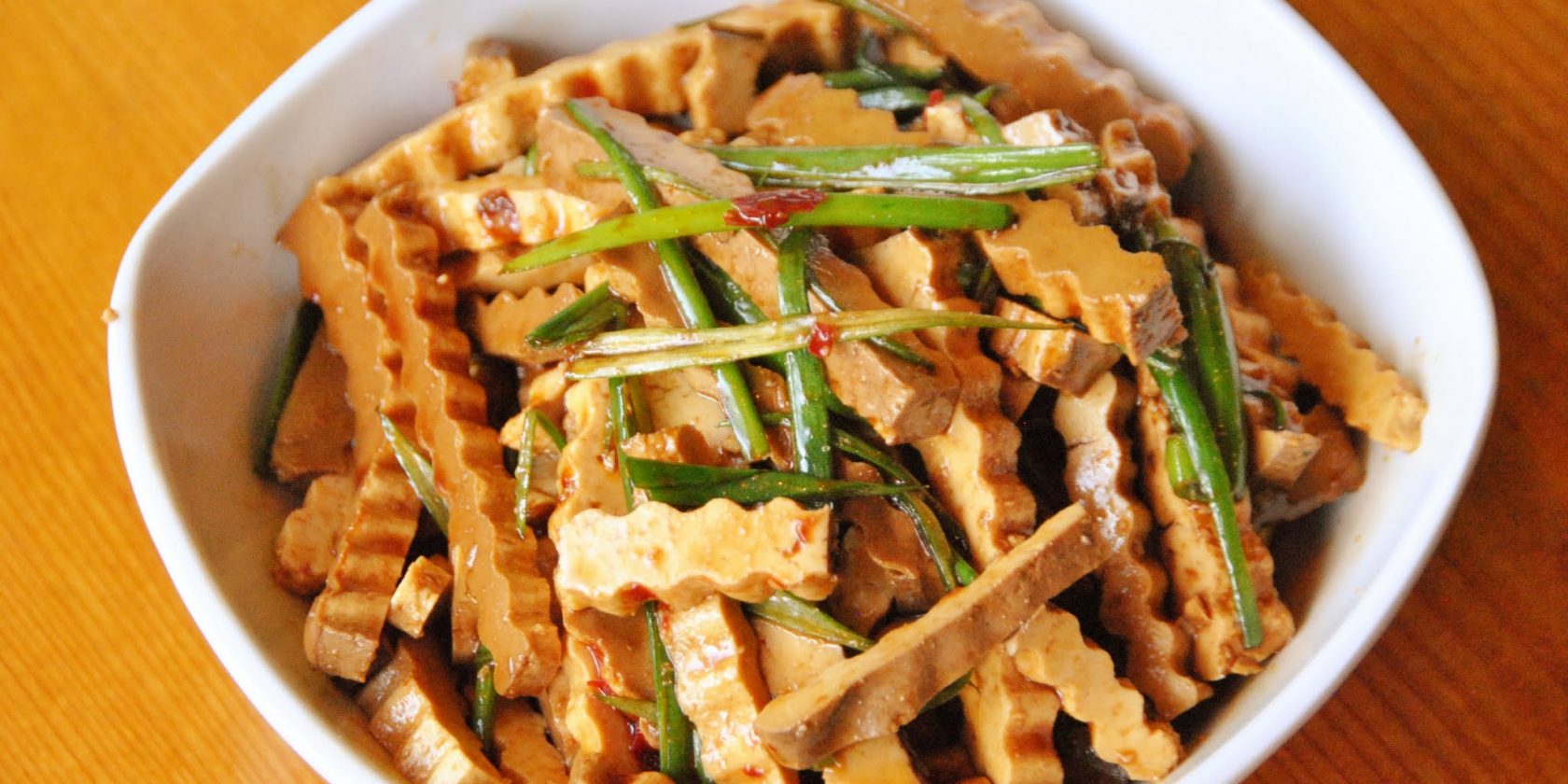 A6. 葱拌香干 		Five Spice Tofu