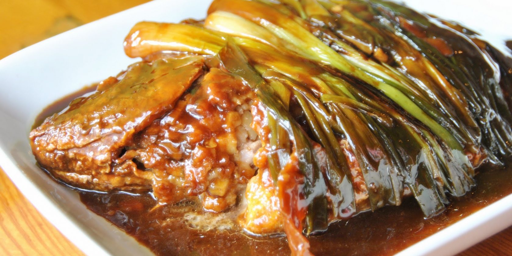 SD19. 葱鱼塞肉 		Ginger Scallion Tilapia Stuffed with Pork  