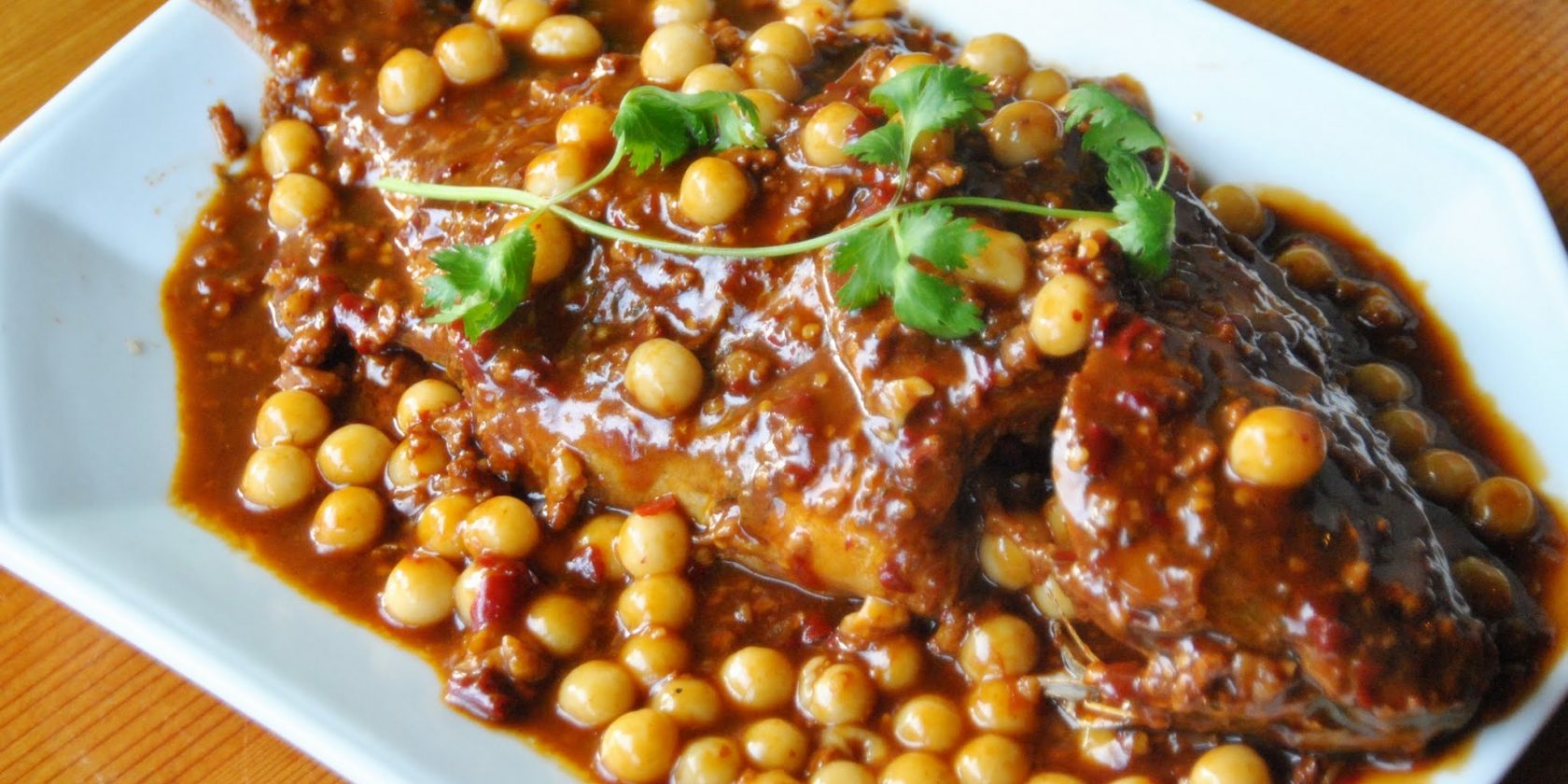 SD20. 酒酿丸子烧鱼 	Tilapia Stir-fried with Rice Dumpling